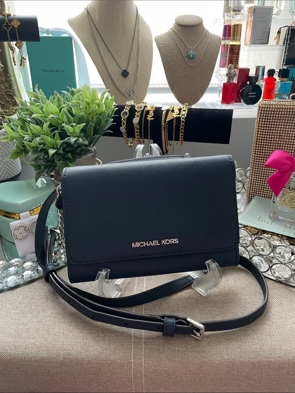✨ Michael Kors Jet Set Travel Phone Crossbody Bag NAVY BLUE✨Like new
